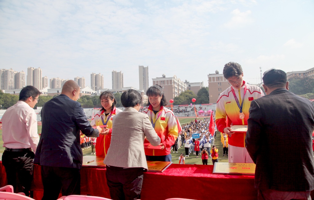 http://www.hieu.edu.cn/__local/3/D2/90/1876B70CDB0D66E7688173D8CFA_4940B04D_8658F.jpg